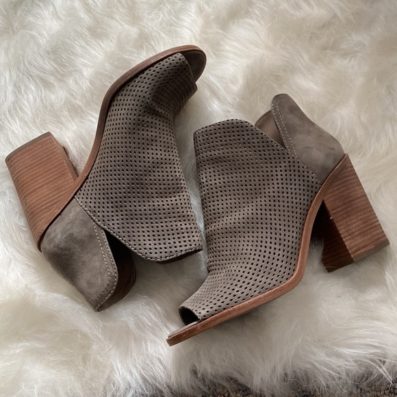 Steve Madden peep toe booties - Picture 2 of 6